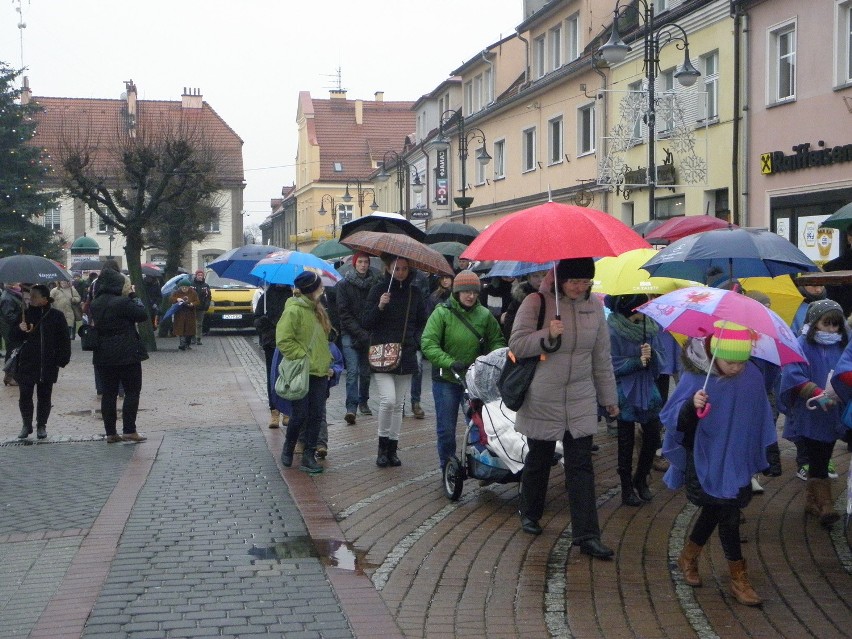 Krzyż ŚDM w Żorach: Adoracja i procesja [ZDJĘCIA]