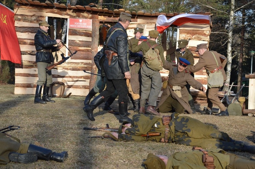 Inscenizacja walk Żołnierzy Wyklętych w Stalowej Woli. Poruszające widowisko 