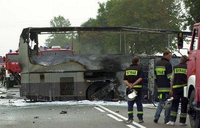 Po tym, jak zdjęcia spalonych zwłok maturzystów, którzy zginęli w 2005 roku w drodze na  pielgrzymkę, trafiły na portal sadistic.pl. Okazało się, że zdjęcia zrobione zostały na potrzeby straży pożarnej. Na kontrowersyjny portal trafiły przez studenta ze Szczecina, który wcześniej pobrał zdjęcia z konta Łukasza B. na portalu chomikuj.pl. 