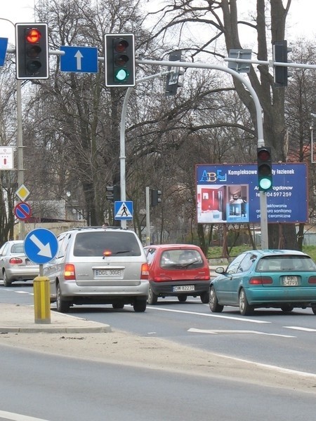 Skrzyżowanie ulic Piłsudskiego z Legnicką nie podobało się głogowianom już w chwili budowy. Teraz nowa władza chciałaby przerobić je na rondo.