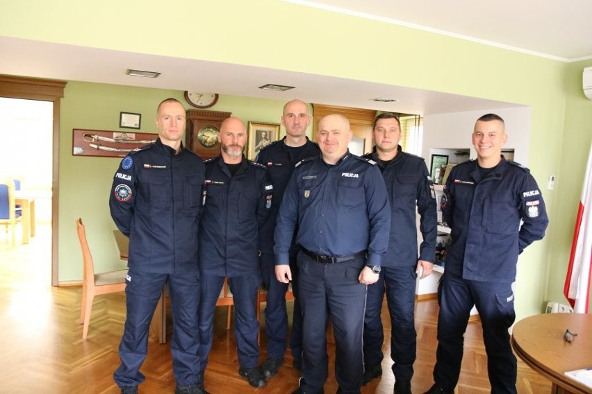 Policjanci z województwa łódzkiego wyjeżdżaja na misję do Kosowa