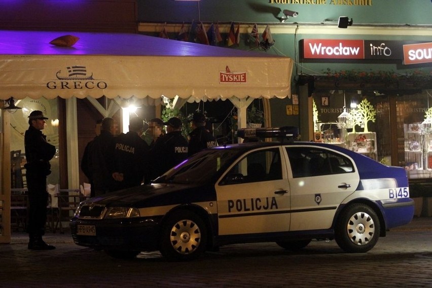 "Wrocławski Rynek wybuchnie" - policja w nocy szukała bomby w Rynku (ZDJĘCIA)