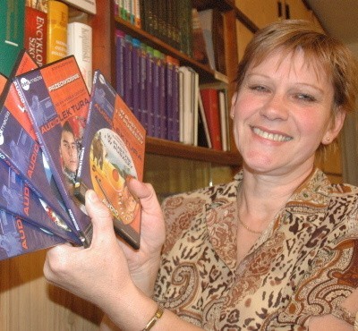 - Coraz większą popularnością wśród naszych czytelników cieszą się książki nagrane na płytach CD - mówi bibliotekarka Małgorzata Urbaniak