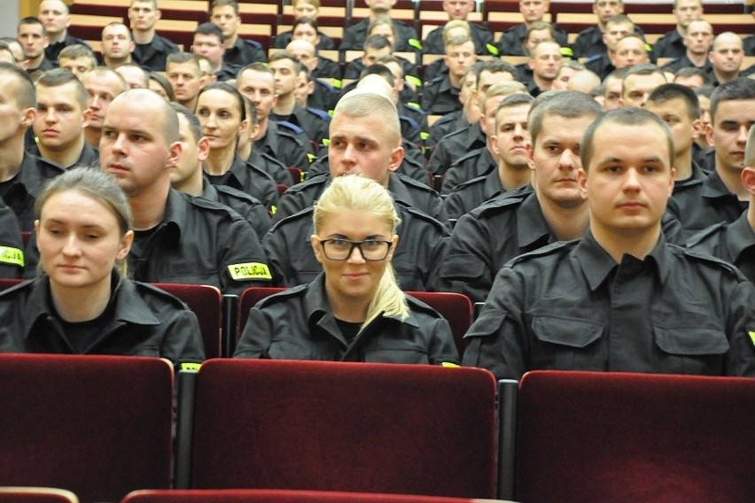 140 nowych policjantów rozpoczęło we wtorek (19.04)...