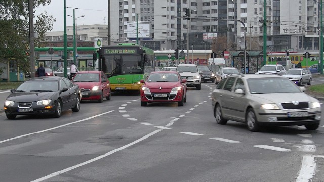 Prace nad studzienkami kanalizacyjnymi w rejonie ronda Starołęka potrwają miesiąc