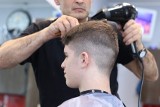 Najlepsze salony fryzjerskie  we Wrocławiu. Gdzie można zmienić swoja fryzurę? Adresy i ceny