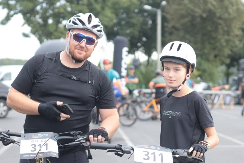 Kolarze rywalizujący w Dąbrowie Górniczej w Bike Atelier MTB...