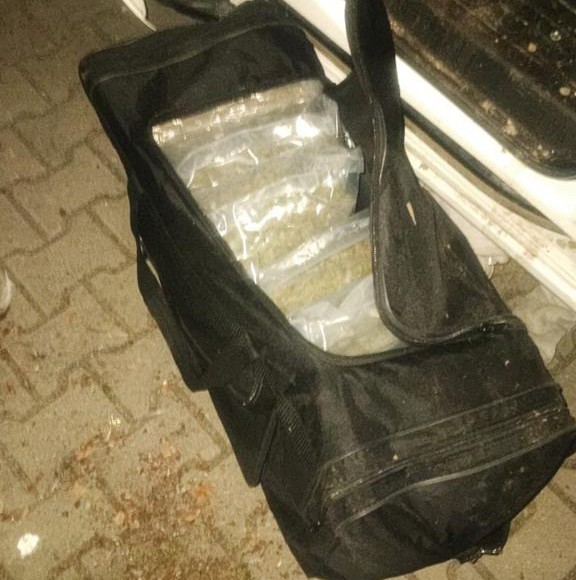 Funkcjonariusze z Kielc działali w Warszawie. 17 kilogramów narkotyków zdjęte z rynku. Zobacz zdjęcia 