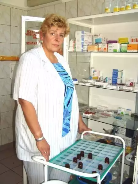 - Procesujemy się o wypłaty &quot;trzynastek&quot; z lat 2002 i 2003. Później już sami zrzekliśmy się tego wynagrodzenia na rzecz szpitala - mówi Ewa Gizicka, pielęgniarka z Kozienic.