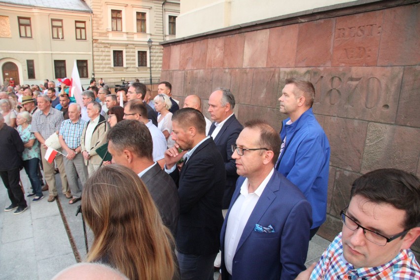 Wielka manifestacja w centrum Kielc „Wolne Sądy” z tysiącami uczestników  