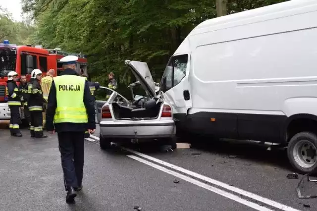 Do poważnego wypadku doszło w poniedziałek w Powodowie w powiecie wolsztyńskim. Samochód osobowy zderzył się tam z autem dostawczym. W wyniku wypadku zostało rannych 5 osób, w tym dwoje dzieci. Zobacz więcej zdjęć ---->