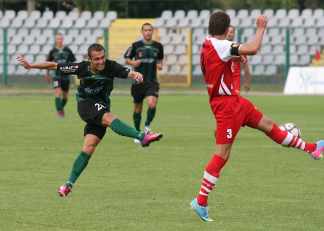 Piłkarze Stali Stalowa Wola (z lewej Radosław Mikołajczak) rozegrają sparing z Wisłą Sandomierz.
