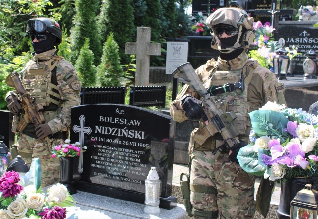 1 września w Małogoszczu oddano cześć walczącym na Westerplatte odwiedzając ich groby. W akcji "Zapal znicz pamięci" dla westerplatczyka wzięli udział uczniowie ze szkoły w Kozłowie