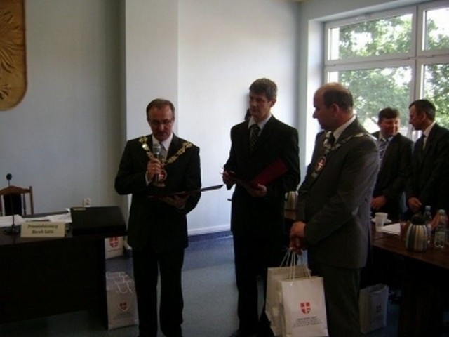 Sesja Rady Miejskiej w Lipsku miała miejsce w Dniu Samorządu Terytorialnego. Połączono ją z wręczeniem odznaki honorowej, nagród specjalnych i pożegnaniem wieloletniego sekretarza. 