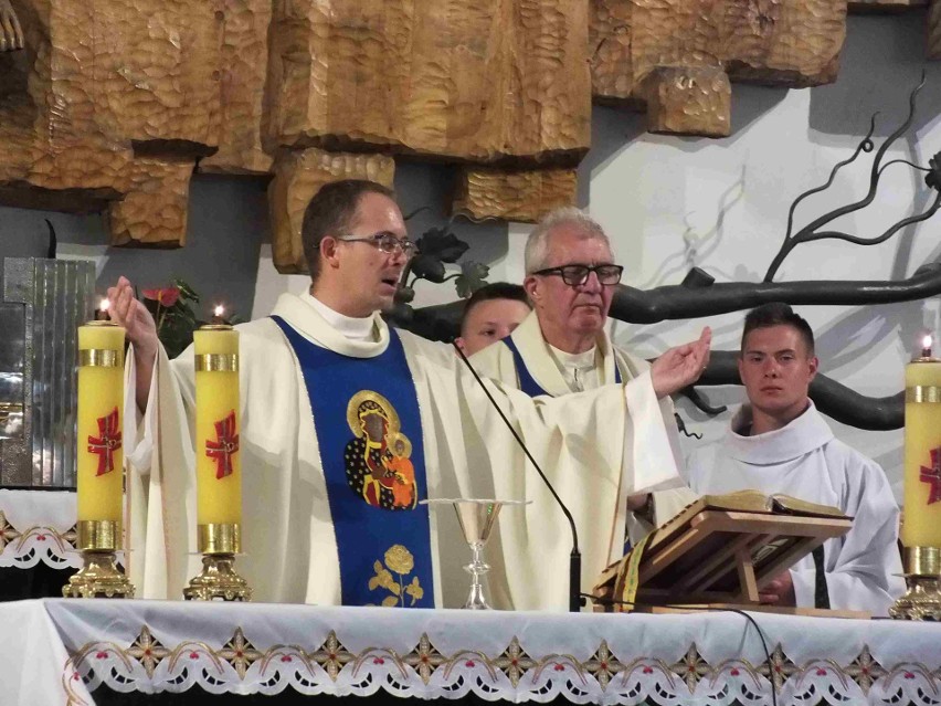 Dzień Wojska Polskiego w Starachowicach. Msza, świętowanie przed pomnikiem (DUŻO ZDJĘĆ)