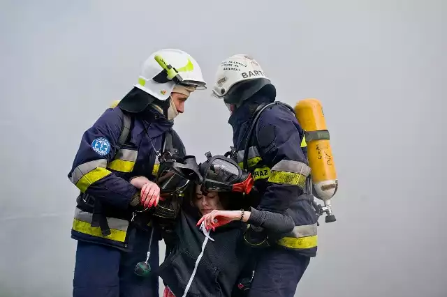 Nad jez. Radodzierz w gm. Warlubie odbyły się ćwiczenia dowódczo-sztabowe "Koordynacja 2018". Wszystkie służby ratunkowe z regionu reagowały na symulowana katastrofę samolotu pasażerskiego.Ćwiczenia polegały na akcji ratunkowej przy katastrofie lotniczej. Założenie było takie, że pilot samolotu pasażerskiego z około 100 osobami na pokładzie musiał awaryjnie lądować na jeziorze.O krok od wielkiej tragedii! Cudem uniknęli śmierci! [wideo - program Stop Agresji Drogowej]