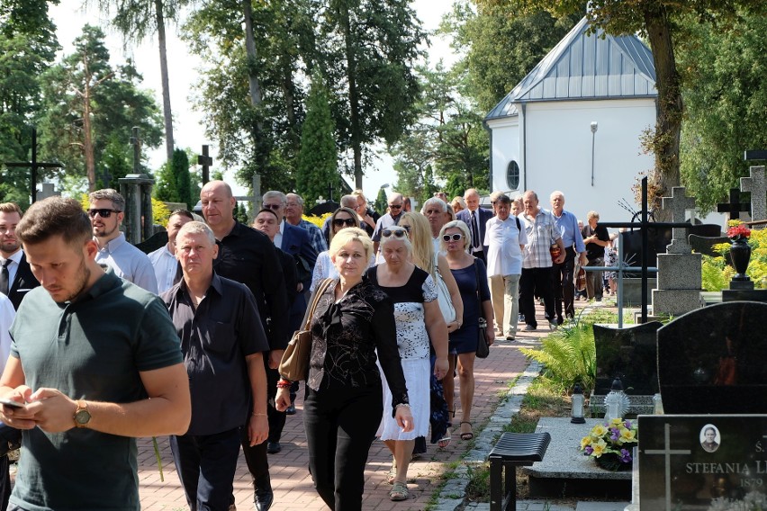 Pogrzeb Jarosława Dziemiana na cmentarzu farnym w...