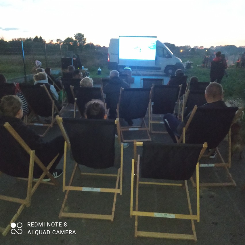 Kino na leżakach w gminie Będzino. To projekt lokalnego stowarzyszenia