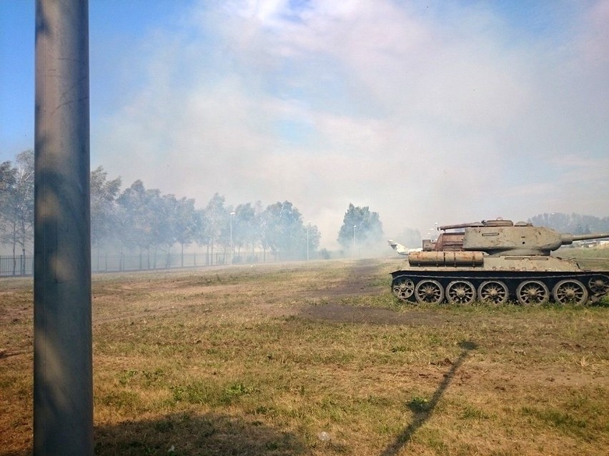 - Pożar wybuchł po godzinie 11 na łąkach przy ulicy Bema...