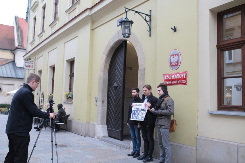 Berkowicz przeciwny akcyzie na e-papierosy