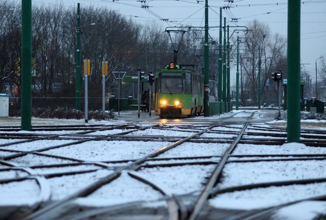 W nocy z czwartku na piątek zawieszony zostanie ruch tramwajów na rondzie Starołęka. MPK będzie tam usuwać usterki torowiska.