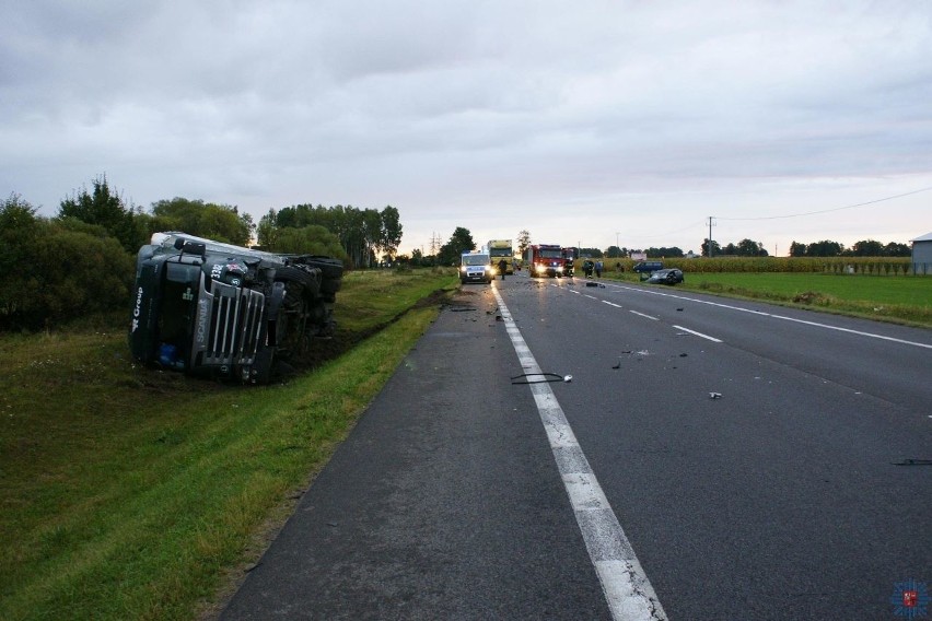 Ostrożne. Zderzenie 3 pojazdów na krajowej ósemce (zdjęcia)