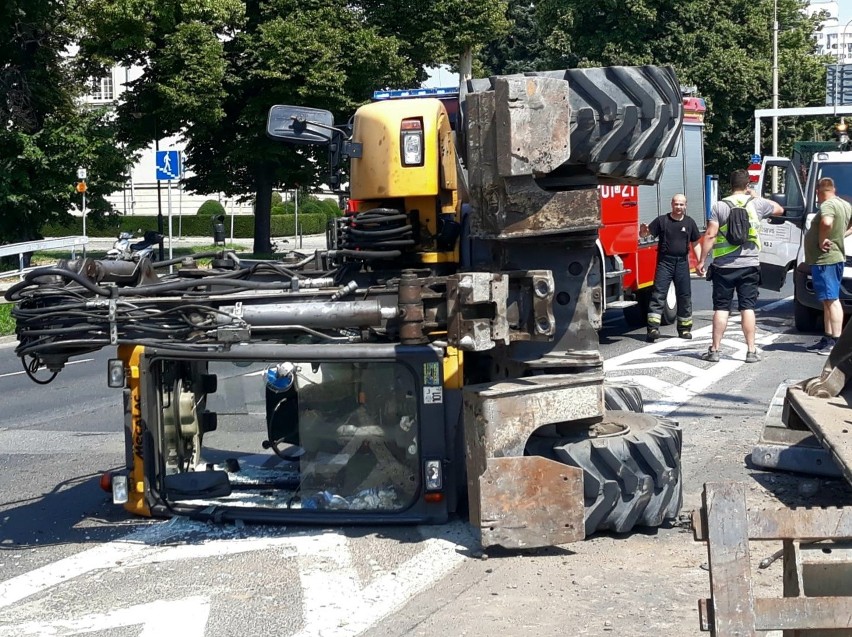 Wypadek koparki przy moście Grunwaldzkim we Wrocławiu