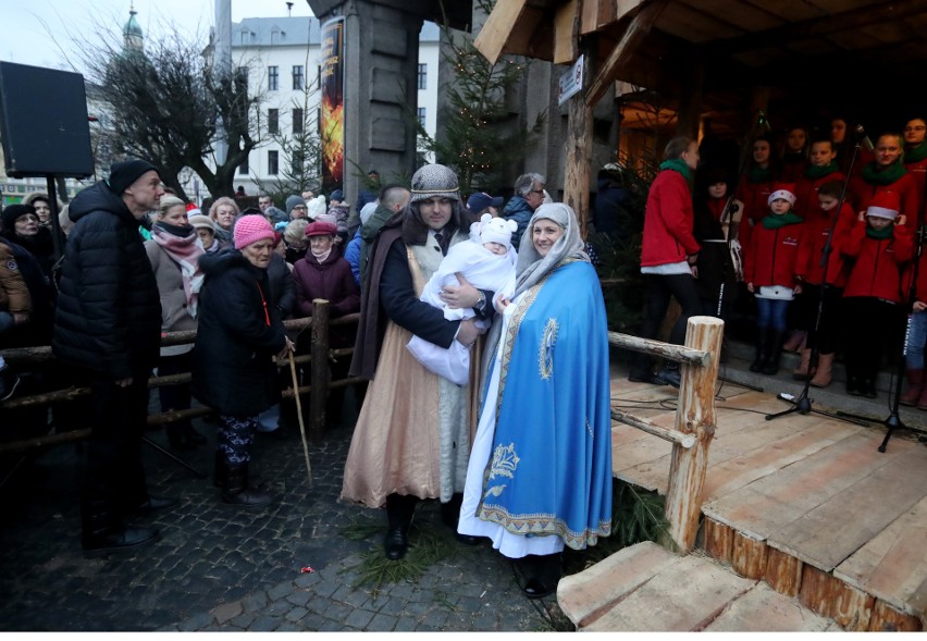 Świętowanie przy Żywej Szopce w centrum Szczecina [ZDJĘCIA, WIDEO]