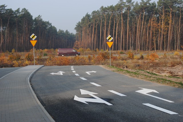 Starostwo Powiatowe w Bydgoszczy drogę z Trzcińca nr 1537C doprowadziło do projektowanego ronda już w zeszłym roku