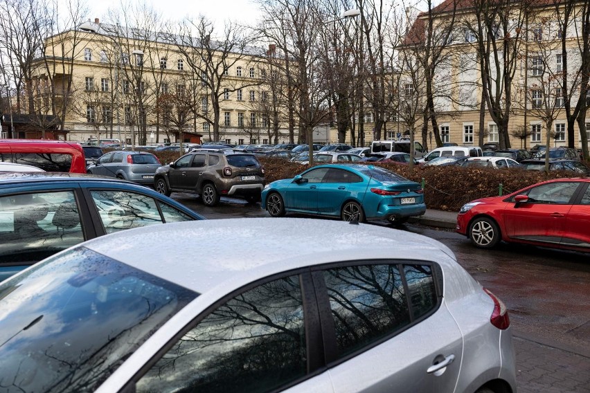Krakowski Program Budowy Parkingów Lokalnych. To wcale nie muszą być gigantyczne przestrzenie. Urzędnicy tłumaczyli zasady