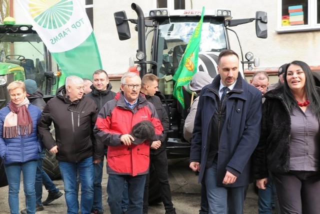 Poseł Janusz Kowalski na spotkaniu z pracownikami Top Farms 21 lutego 2022.