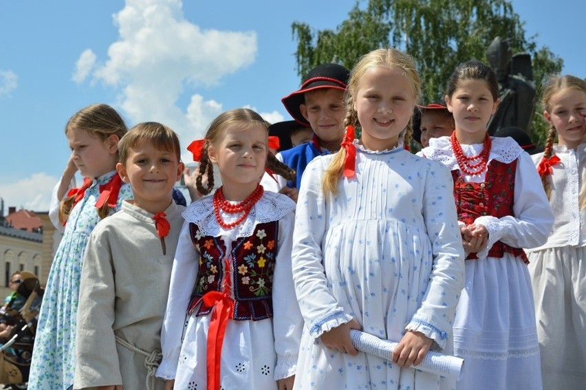 Tajlandzkie parasolki, żywiecki hajduk i słowackie gajdy na Święcie Dzieci Gór [ZDJĘCIA]