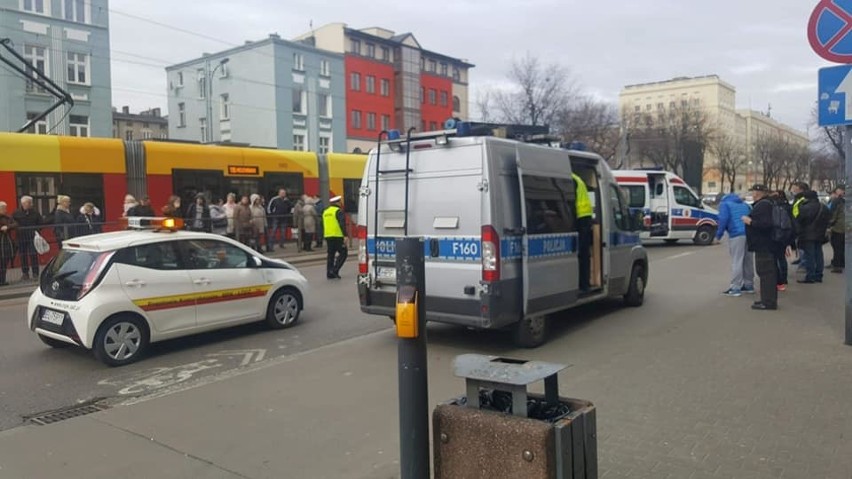 Wypadek na Zachodniej w Łodzi. 15-latek potrącony przez samochód za skrzyżowaniem z ulicą Lutomierską