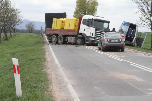 Wypadek na drodze nr 35 Wrocław - Świdnica. Zdjęcie ilustracyjne