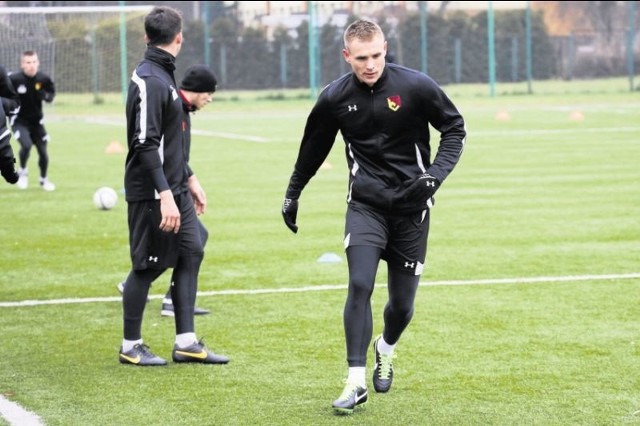 Mateusz Piątkowski (na pierwszym planie) ma być obecny na pierwszych w tym roku zajęciach Jagiellonii Białystok