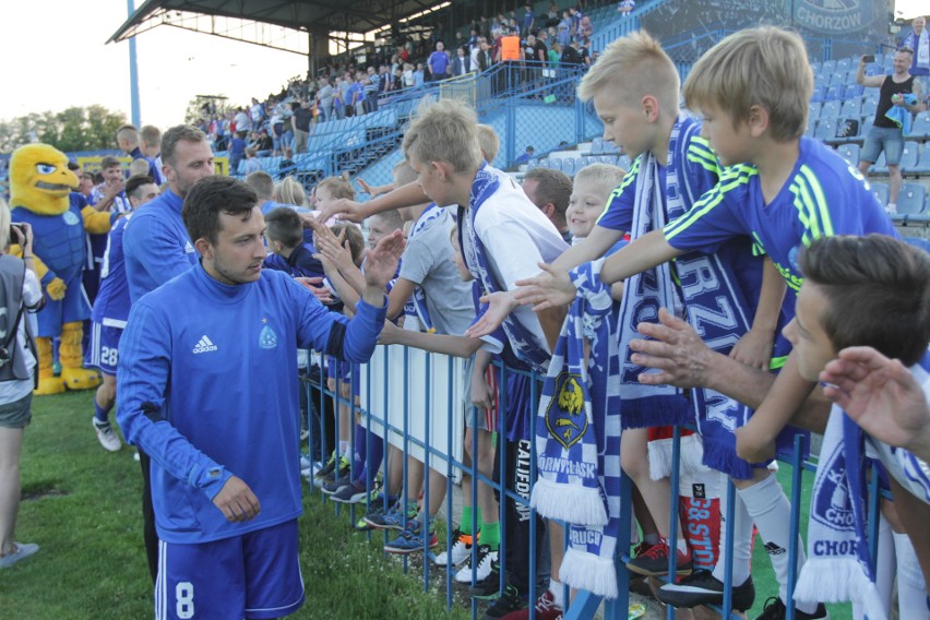 Ruch Chorzów - GKS Katowice 1:0. Tak cieszyli się kibice i piłkarze Niebieskich ZDJĘCIA