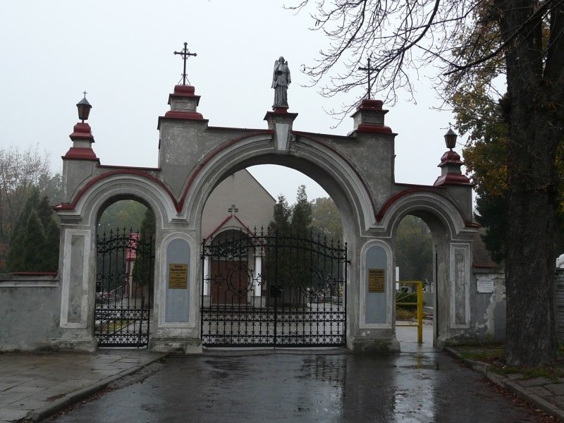 Zniczomat na cmentarzu