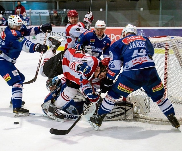 W piątym, decydującym o awansie do półfinału play-off ekstraligi spotkaniu zespół z Oświęcimia wygrał w Krakowie.