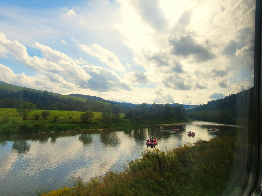 Rafting to spływ rzeczny, do której używa się tratw, łodzi,...