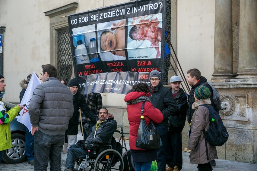 Kraków. Pary starające się  o dziecko nie dostaną pomocy od miasta [ZDJĘCIA]