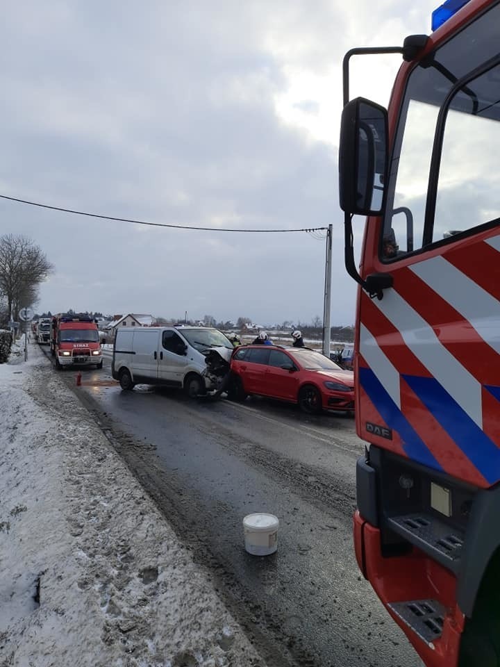 Zderzenie dwóch pojazdów w Liszkach na drodze wojewódzkiej...