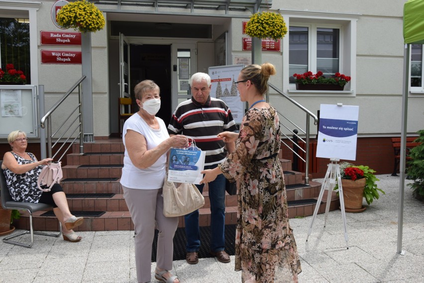 Przed Urzędem Gminy Słupsk czynne było specjalne stanowisko,...