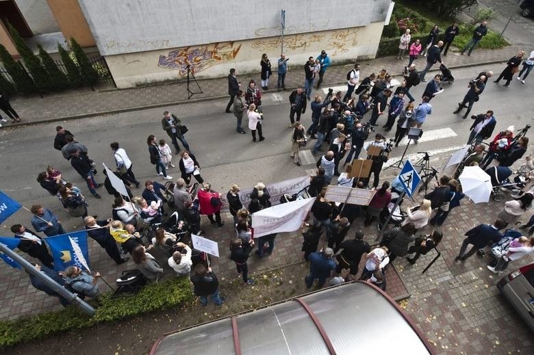 Rodzice odmówili też podania adresu, w związku z tym lekarz...