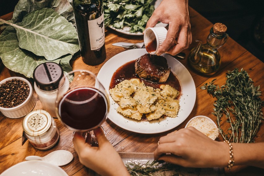 Restauracje oraz lokale gastronomiczne będą otwarte 14...