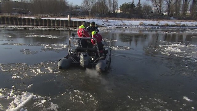 Nurkowie zakładają, że ciało mogło zaczepić się o konary