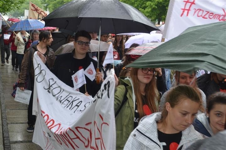 Częstochowa: Protest w obronie I Liceum Ogólnokształcącego...