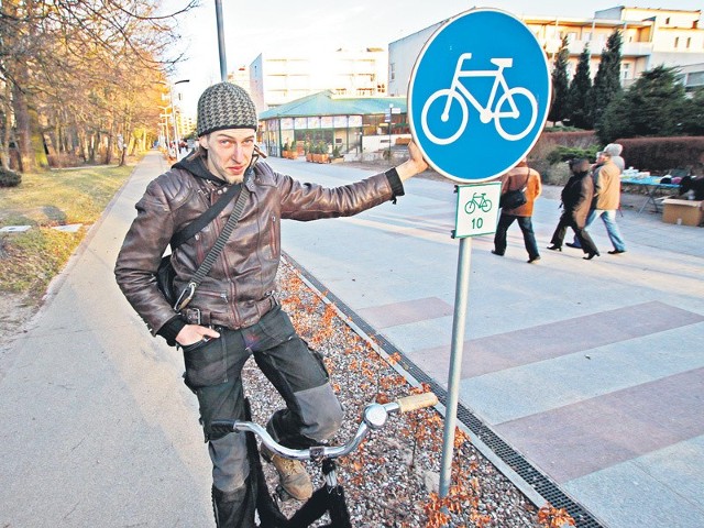 Paweł Sosiński jest znanym w Kołobrzegu miłośnikiem rowerów. W czasie wolnym sam konstruuje nietypowe pojazdy. Ostatnio został poproszony przez radnych, żeby z grupą rowerzystów opiniował miejskie plany budowy ścieżek. 