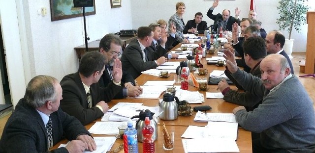 Kazimierscy radni podczas sesji niemal jednogłośnie przyjęli budżet gminy na 2010 rok.  