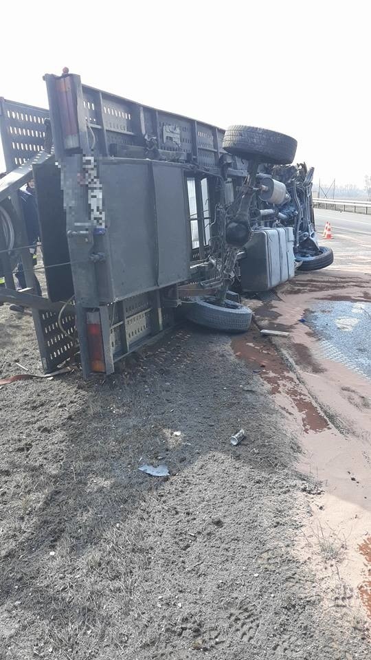 Wypadek na A2 w powiecie brzezińskim! Zderzyły się laweta i samochód ciężarowy!