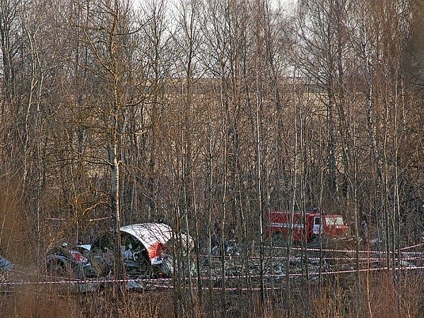 Szczątki Tu-154m na lotnisku Smoleńsk Północny.